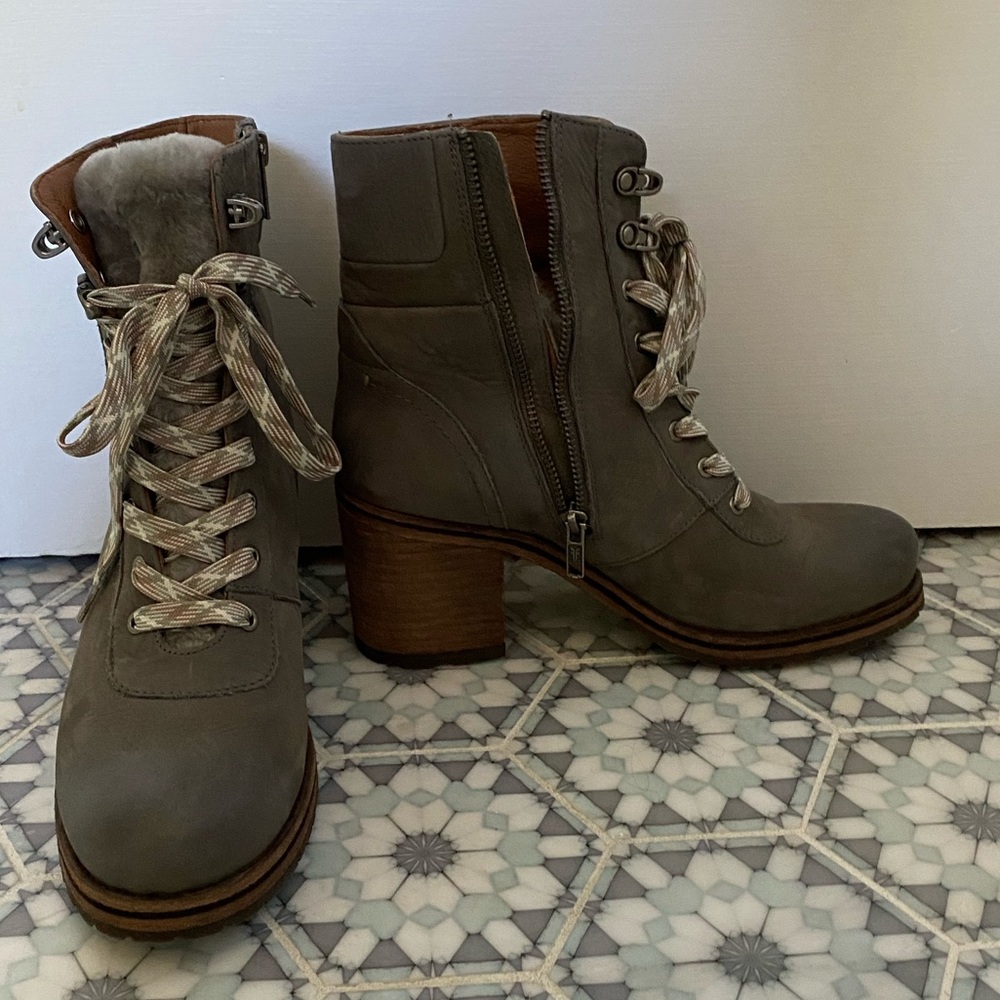 Frye Sabrina Booties Sz 9